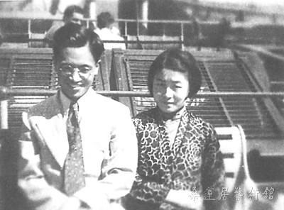 1935年，钱钟书杨绛夫妇在赴英国留学的船上。