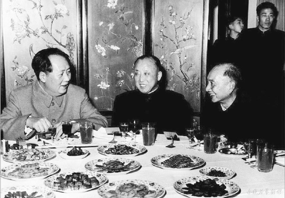 毛泽东宴请卫立煌、谢无量