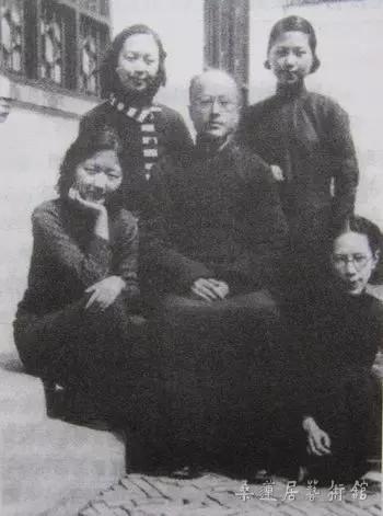 张冀牖和姐妹四人  抗战之前的九如巷老家.jpg