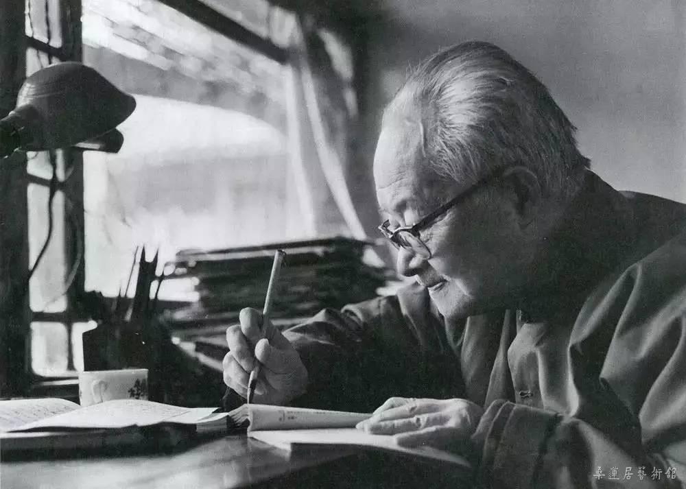 沈从文1978冬在北京友谊宾馆为《中国古代服饰研究》补充定稿_副本