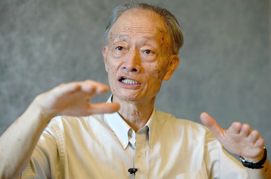 庄灵在接受新华社记者专访时讲述文物迁徙途中的往事2 副本
