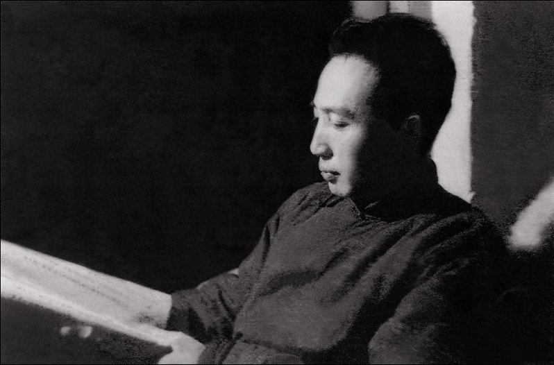 1947年傅抱石在读书2副本