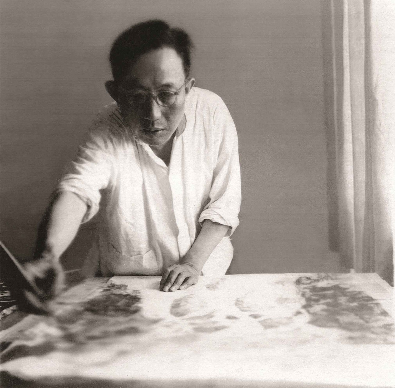 傅抱石1961年在东北作画