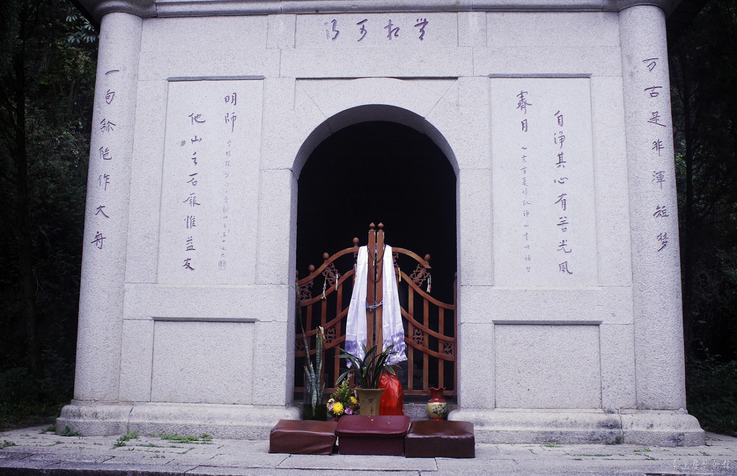 undefined 弘一大师舍利塔下部