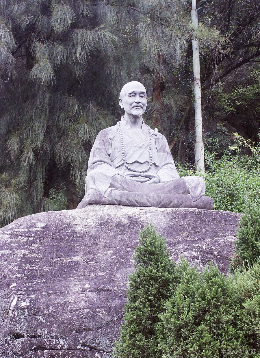 undefined 弘一大师石像