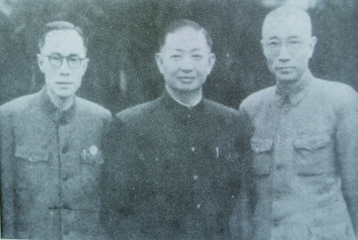 许姬传（左）、许源来（右）与梅兰芳