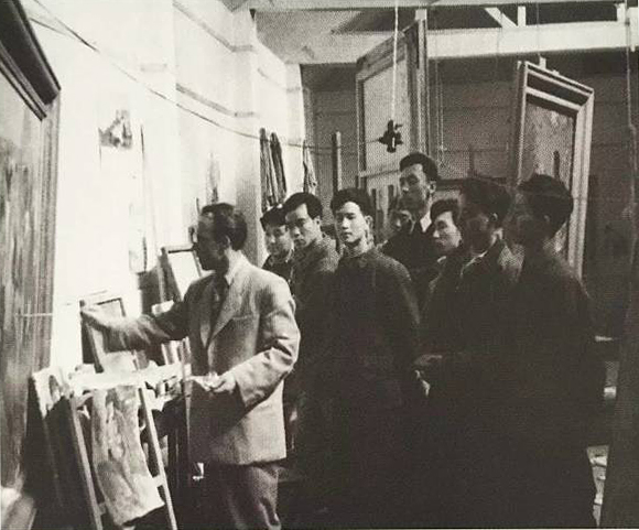 1957年，马克西莫夫在给油画训练班学员上课 副本