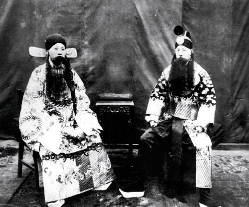 张伯驹演出《四郎探母》剧照。余叔岩饰杨延昭（左），张伯驹饰杨延辉