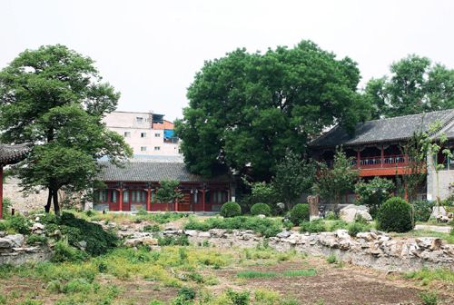 承泽园现貌。此园因藏有《游春图》而被张伯驹命名为“展春园”，他还在这里收留了已近迟暮的袁克定