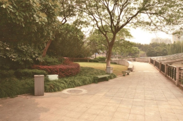 园记提到止园位于常州青山门外，《止园图》描绘了城门，作者在地图上顺着城门旧址寻找，发现《止园图》描绘的河道轮廓依然保存在城市肌理中。遗憾的是，由于发现得太晚，大部分园址已被开发为商业居住区。图为止园遗址现状。黄晓摄。2 缩图